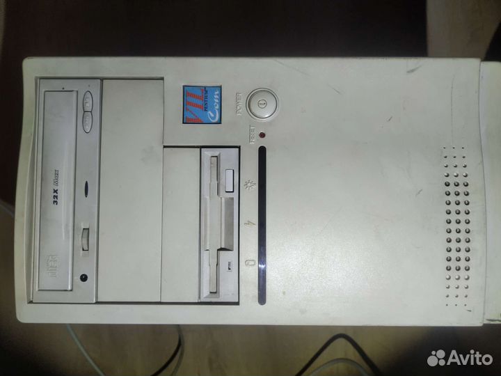 Компьютер старинный из 90