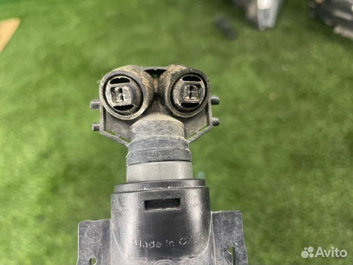 Форсунка омывателя фар передняя правая Bmw X3 F25