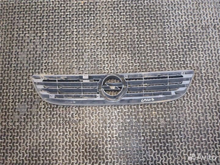 Решетка радиатора Opel Zafira A, 1999