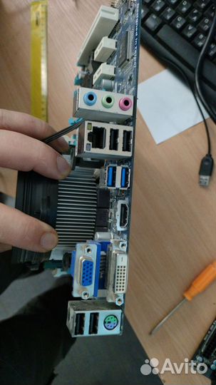 Материнская плата с процессором и памятью