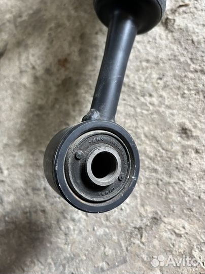 Передние стойки Toyota Hilux