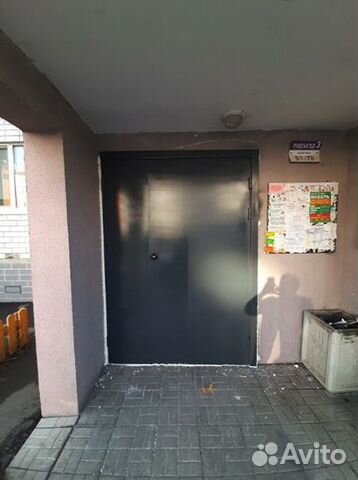 Подъездная металлическая дверь