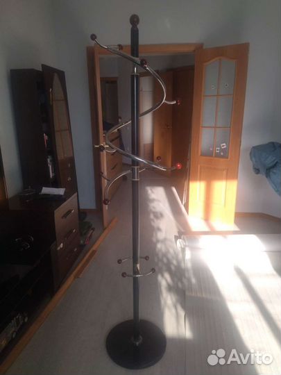 Вешалка в прихожую напольная