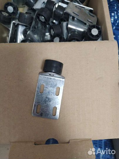 Ролик упорный угловой