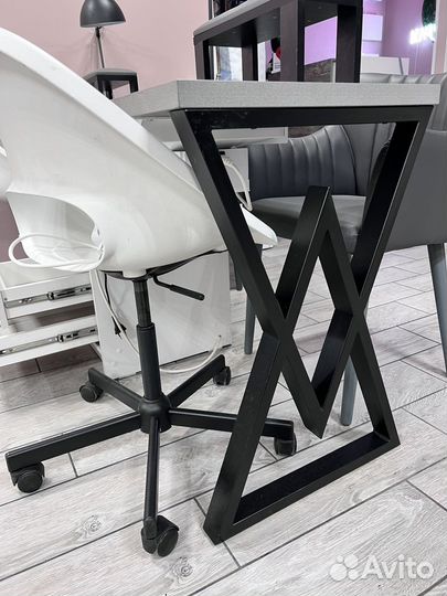 Маникюрный стол двухместный