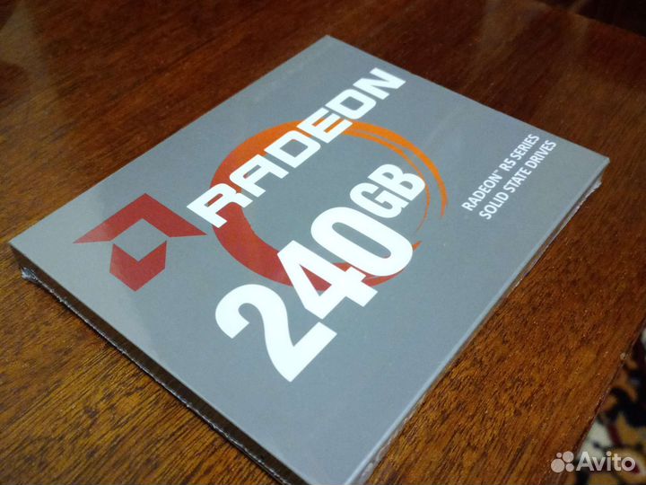 SSD SATA диск AMD Radeon 240гб