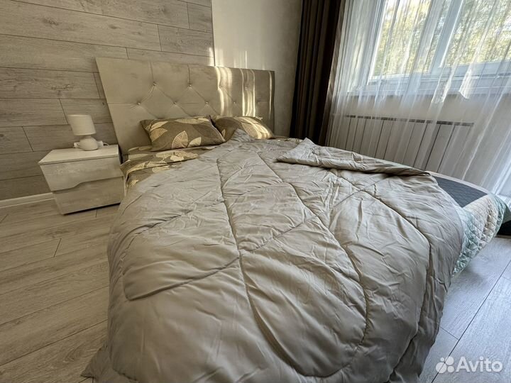 Одеяло 1.5 спальное всесезонное новое