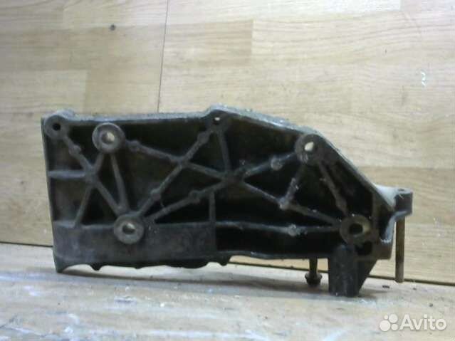 Кронштейн генератора Daewoo Nubira j150 96182628