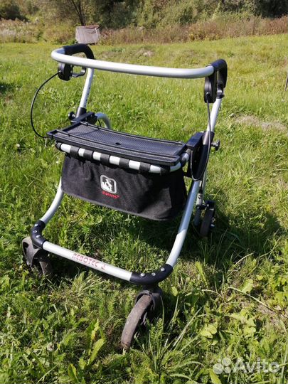 Ходунки для пожилых людей