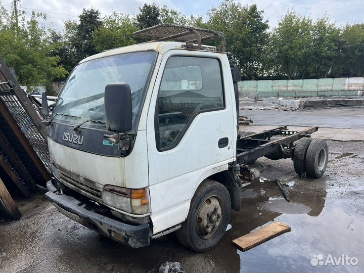 Isuzu ELF шасси /автовышка