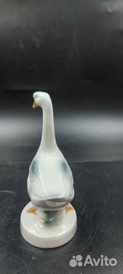 Фарфоровая статуэтка foreign гусь