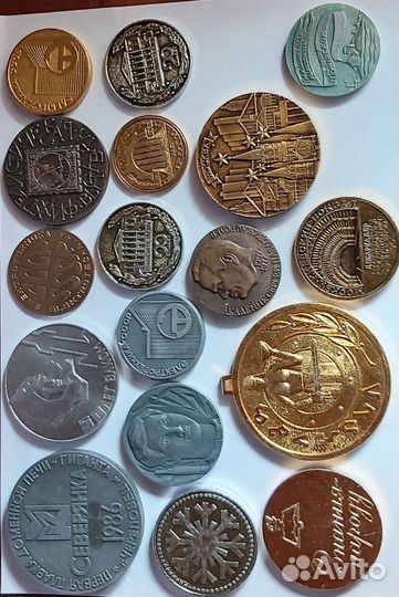 Медали разные