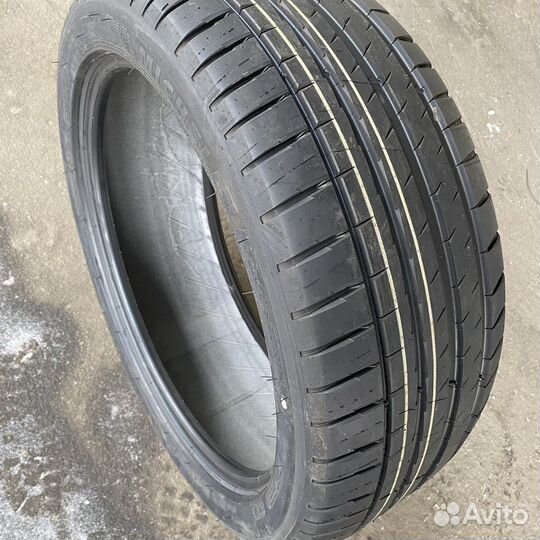 Michelin Pilot Sport 4 225/45 R19 96W