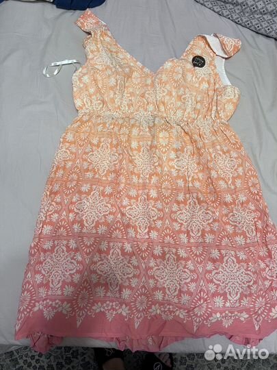 Платье женскоес открытой спиной