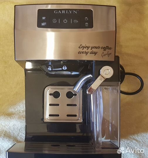 Кофеварка рожковая Garlyn L70