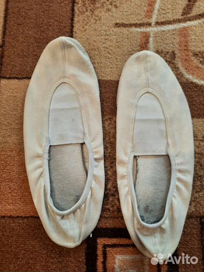 Спортивная обувь для батута