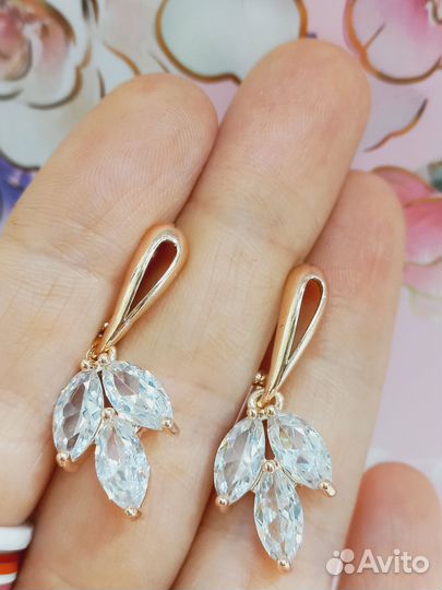 Серьги висячие с цирконами 