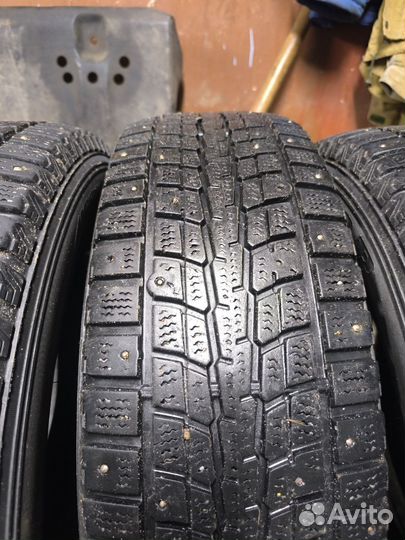 Dunlop SP Winter Ice 01 215/70 R16 100T