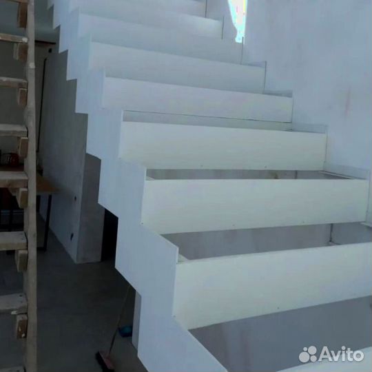 Лестница в дом или квартиру