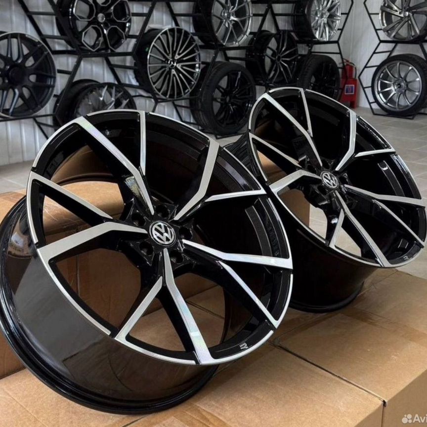 Литые диски Powcan 8.5×R20 5×112