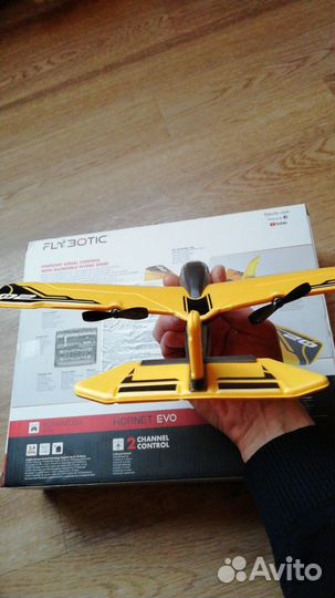 Радиоуправляемый самолёт Flybotic hornet evo