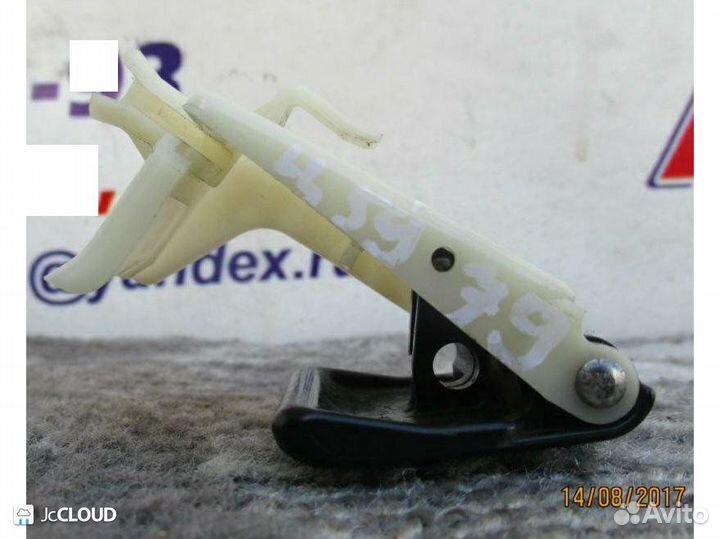 Ручка открывания капота на toyota ipsum SXM10G 3S