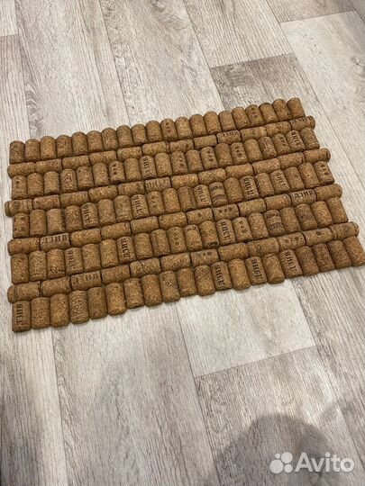 Коврик из пробок от шампанского и вина в ванную