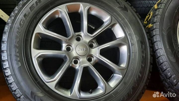 Jeep Grand Cherokee Goodyear Wrangler 265/60 R18