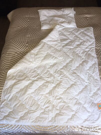 Одеяло и подушка в детскую кроватку