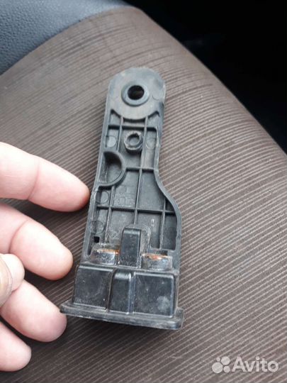 2014-17 Солярис крепление фары правой solaris