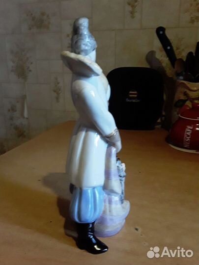Фарфоровая статуэтка Вакула с чертом (СССР)