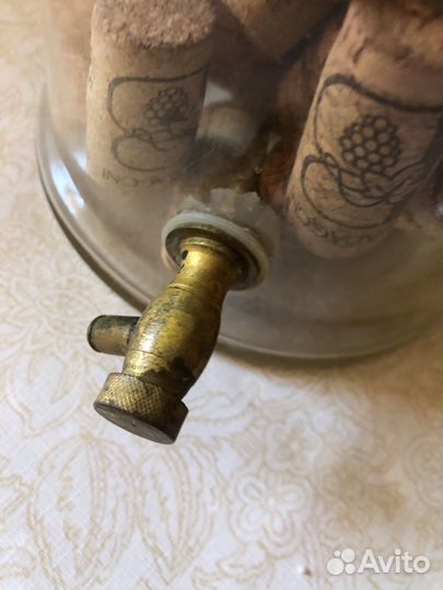 Банка с пробками