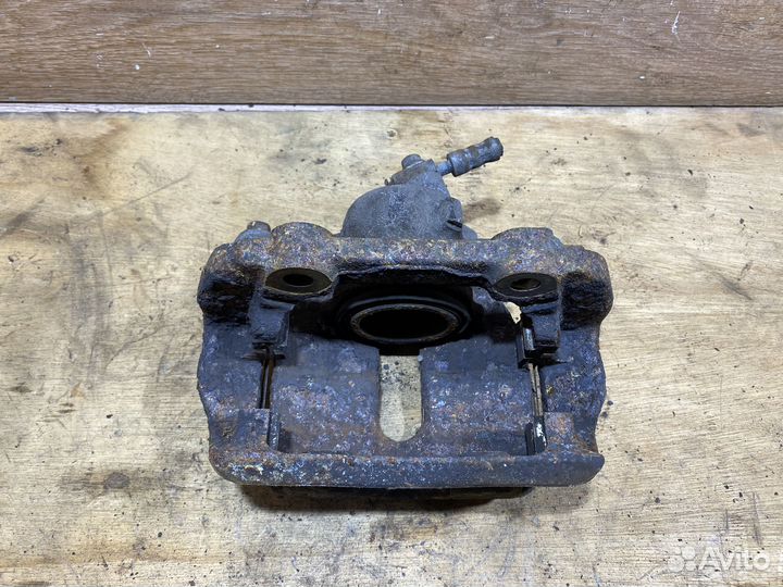 Суппорт передний правый Skoda Fabia 2 S106