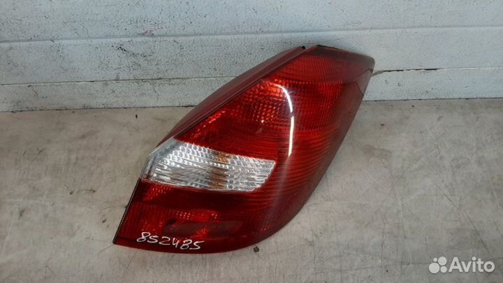 Фонарь задний правый Skoda Fabia 2 5J хэтчбек