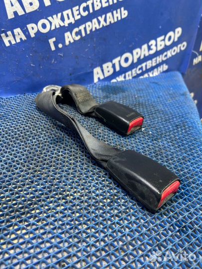 Ответная часть ремня безопасности Nissan Teana J31