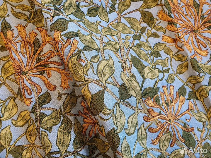 Ткань гобеленовая Жимолость на голубом Мор