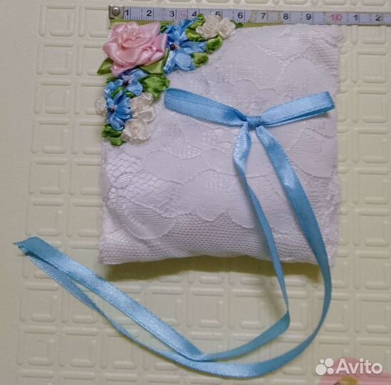 Аксессуары невесты: подушечка для колец, подвязка