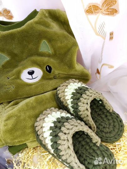 Корзинка,копилки,тапочки