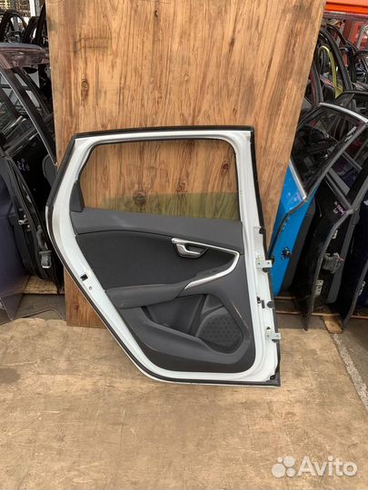 Левая задняя дверь Вольво V60 2010-2013 Volvo V60
