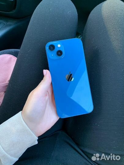 Телефон iPhone 13