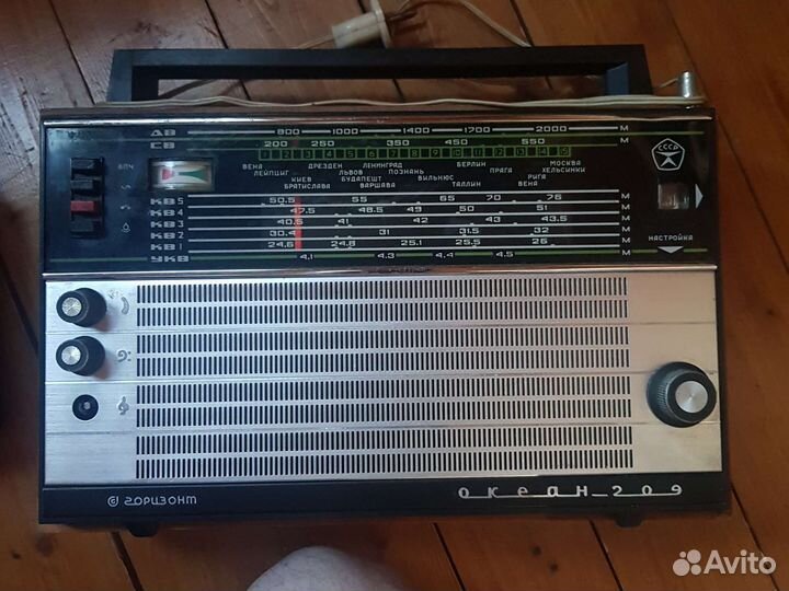 Радиоприёмники разные и проигрыватели пластинок