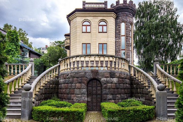 Дом 1000 м² на участке 30 сот.