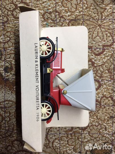 Модель автомобиля ретро