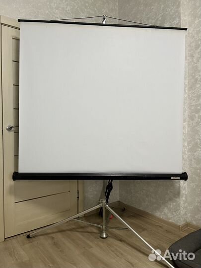 Экран для проектора на штативе