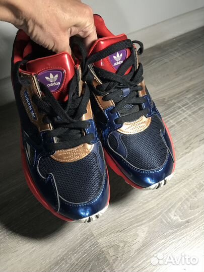 Кроссовки adidas р 38,5 шикарные яркие оригинал