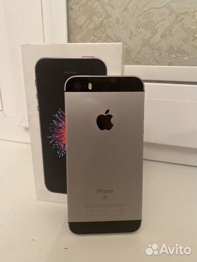 Телефон iPhone se 2016