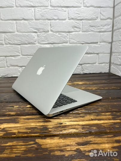 Apple MacBook Air 13inch 2017 i5/128/8/HD Graphics