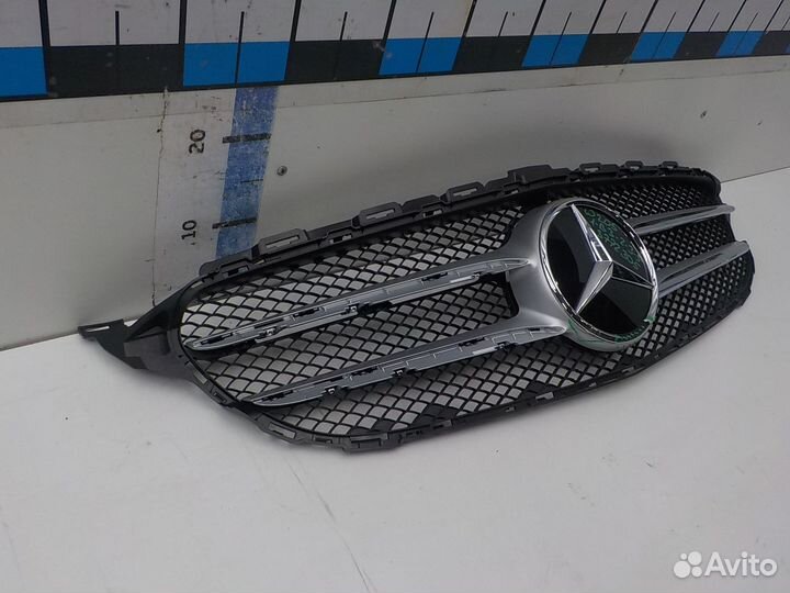 Б/У Б/У Решетка радиатора A2058801704 mercedes