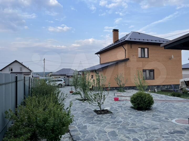 Дом 198 м² на участке 12,2 сот.