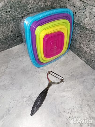 Набор контейнеров и овощечистка